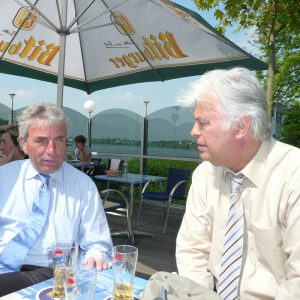 Oberbürgermeister Jürgen Roters im Gespräch mit Bezirksbürgermeister Willi Stadoll