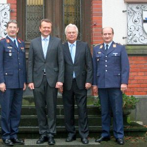 Standortältester Brigadegeneral Günter Giesa, Martin Dörmann, MdB, Bezirksbürgermeister Willi Stadoll, Kasernenkommandant Oberstleutnant Herfried Martens