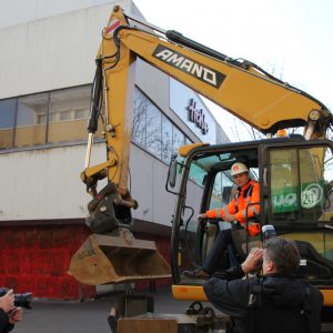 Ott nimmt Baggerkurs auf Hertie