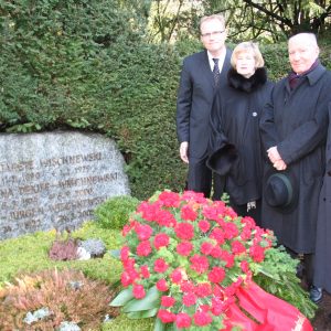 a Kranzniederlegung Melatenfriedhof: Jochen Ott, Anke Brunn, Erich Henke, Norbert Burger