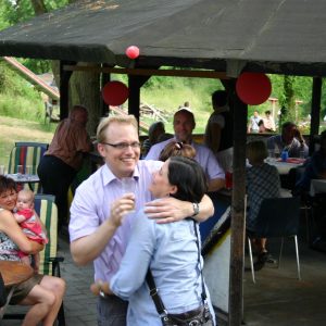 Jochen und Julia Ott auf dem Bauspielplatz